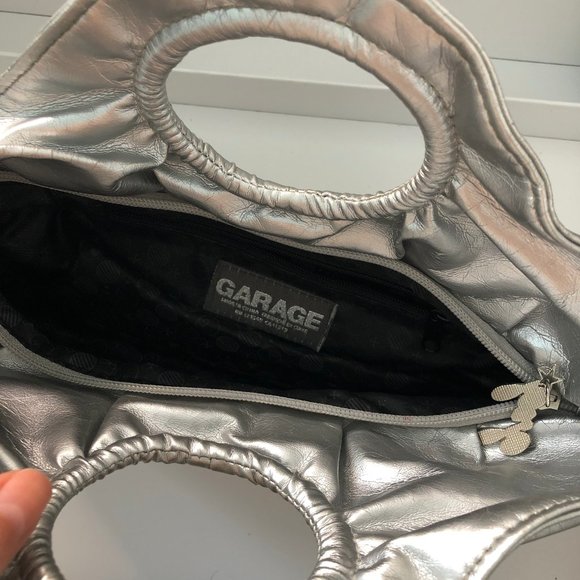 ⭐️HOST PICK⭐️ Garage Silver Metallic Handheld Purse Bag Clutch - Picture 6 of 9